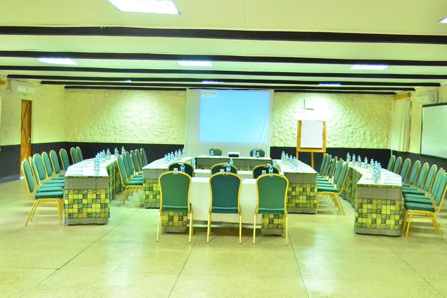 Fish Eagle Inn Найваша Екстериор снимка
